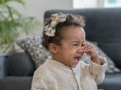 Bé gái 21 tháng tuổi say khướt sau khi rời nhà giữ trẻ ở Oise, cha mẹ bàng hoàng