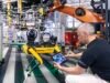 Nhà máy Mercedes-Benz ở Düsseldorf sử dụng chó robot