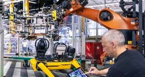 Nhà máy Mercedes-Benz ở Düsseldorf sử dụng chó robot