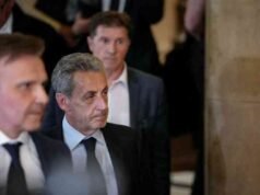 Văn phòng công tố Pháp yêu cầu bảy năm tù cho Sarkozy
