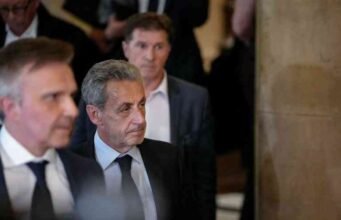 Văn phòng công tố Pháp yêu cầu bảy năm tù cho Sarkozy