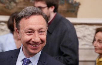 Stéphane Bern: nhà hàng biểu tượng ở Paris này chứa đầy những biểu tượng thân thiết đối với anh, “luôn luôn hoài niệm”
