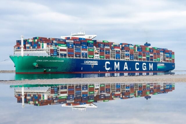 Macron công bố thỏa thuận hậu cần trị giá 800