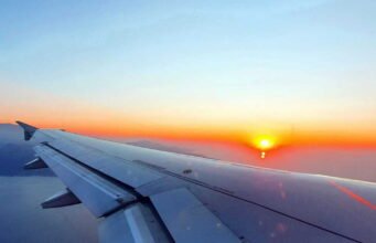Chuyến bay Melbourne-Dallas chuyển hướng đến Tahiti sau khi hành khách cắn thành viên phi hành đoàn