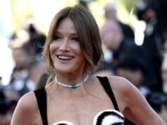 Carla Bruni-Sarkozy: thoát khỏi nỗi lo pháp lý của chồng, cô vào vai ngựa vằn tại Liên hoan phim Cannes