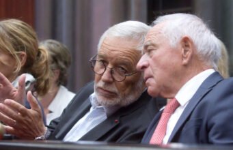 ở Côte-d’Or, giữa Rebsamen và Patriat, chỉ có một François là ứng cử viên