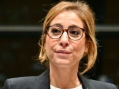 Léa Salamé không có bộ lọc về cha cô Ghassan và thời thơ ấu của ông: “Thất bại một nửa là không thể chấp nhận được đối với ông”