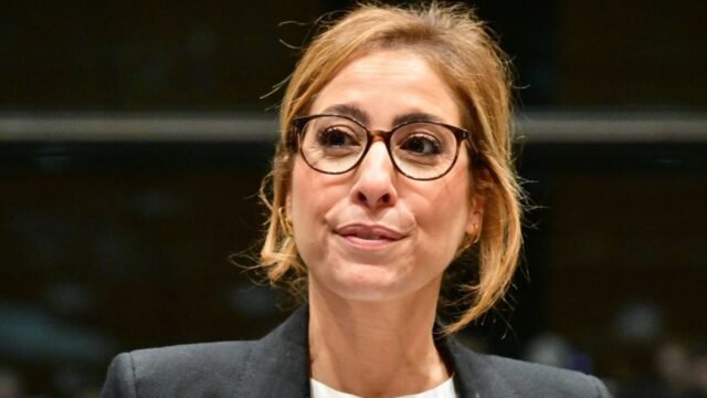 Léa Salamé không có bộ lọc về cha cô Ghassan