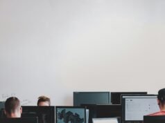 Để đầu tư AI có lãi, các công ty phải tính đến công nhân của mình