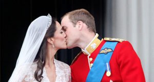 Kate và William: Một miếng bánh cưới 15 năm tuổi của họ sẽ được bán với giá điên rồ
