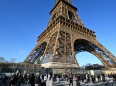 Paris. Bị dỡ bỏ khỏi tháp Eiffel 40 năm trước, một phần cầu thang được bán đấu giá với giá 450.000 euro