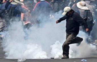 Người Bolivia yêu cầu tổng thống từ chức trong cuộc biểu tình rầm rộ mới