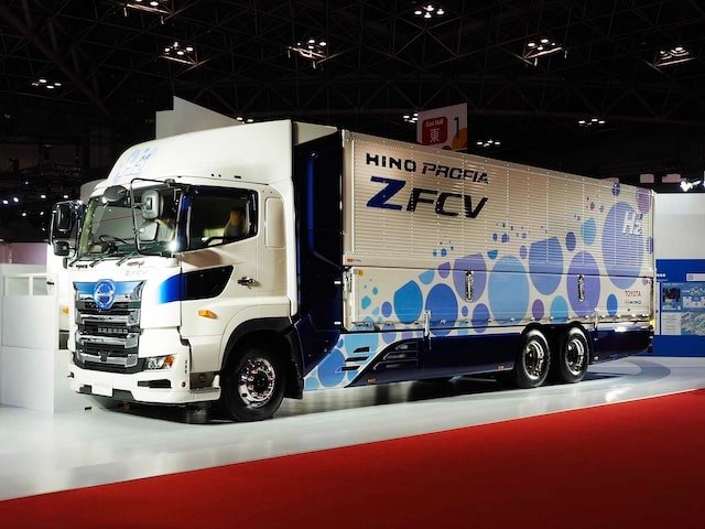 Xe tải chạy pin nhiên liệu Hino được sản xuất