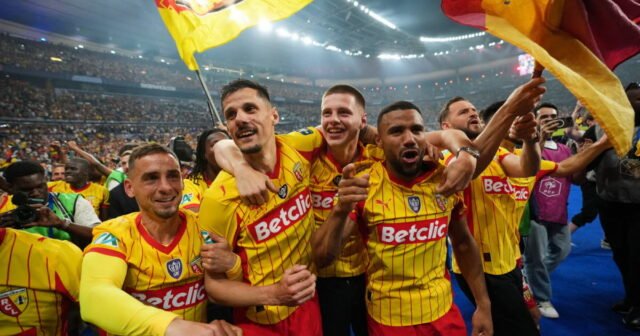 Bóng đá. Lens thống trị Nice và giành chức vô