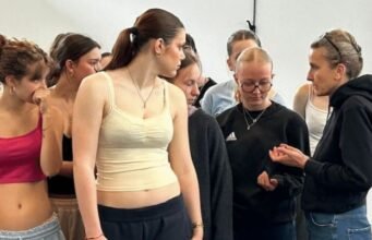 Cô gái đến từ vách đá của Julie Desprairies