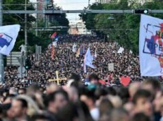 Hàng ngàn người tụ tập ở thủ đô Serbia để kêu gọi bầu cử