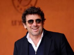 Patrick Bruel: “Bạn không vào phòng thay đồ của nghệ sĩ khi bạn không muốn”, lời biện hộ của nghệ sĩ trang điểm cho bạn gây tai tiếng