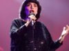 Mọi người. Một nhà sản xuất bia Breton xin lỗi Mireille Mathieu vì một trong những loại bia của ông