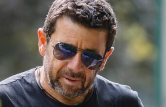 Chuyện tình Patrick Bruel: chiếc điện thoại bí mật dành cho những người phụ nữ mà anh ấy muốn “biết một cách thân mật hơn”