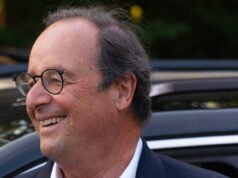 “Đó là một chiếc xe tay ga từ Élysée”: François Hollande hài hước nhìn lại chuyến đi bí mật với Julie Gayet