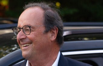 “Đó là một chiếc xe tay ga từ Élysée”: François Hollande hài hước nhìn lại chuyến đi bí mật với Julie Gayet