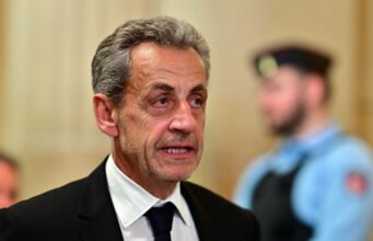 “Tôi sẽ không bao giờ thú tội”: Nicolas Sarkozy hoảng sợ trở lại nhà tù, “giải thích với vợ, với con gái tôi trong nước mắt”