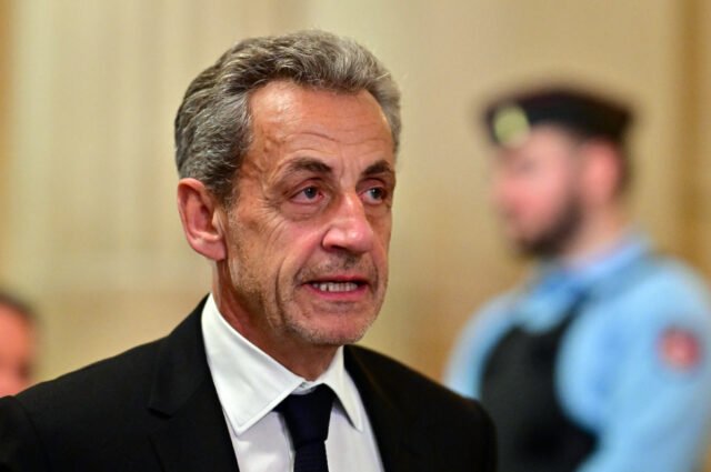 “Tôi sẽ không bao giờ thú tội”: Nicolas Sarkozy hoảng