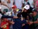 Khán giả đánh cắp vợt ở Roland-Garros, Tiafoe nhắn tin tìm lại