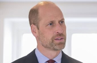 Hoàng tử William mặc “áo bó”: cuộc sống bí mật của chồng Kate Middleton xa vương miện