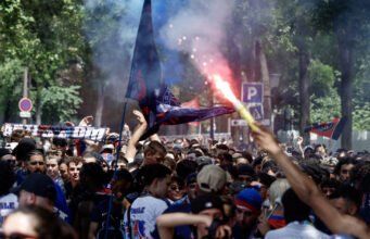 căng thẳng quanh công viên Parc des Princes, cảnh sát bắt giữ lần đầu