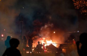 nhiều sự cố ở Paris, 130 vụ bắt giữ sau chiến thắng của PSG