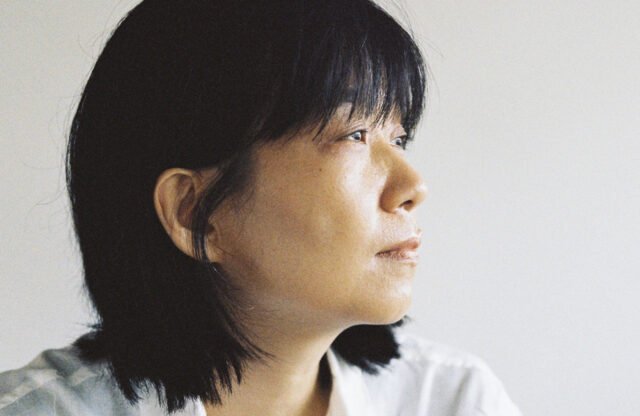 Isabelle Huppert và Hyeyoung Lee trong “Bird” dựa trên tiểu