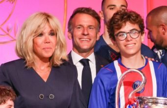 Brigitte và Emmanuel Macron: cử chỉ này dành cho Ousmane Dembélé tại Elysée sau lễ đăng quang của PSG đã không được chú ý