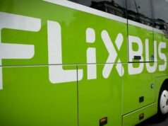 Auda. Sau khi đi vệ sinh, một cụ bà 80 tuổi bị FlixBus bỏ quên trên khu vực nghỉ ngơi trên đường cao tốc