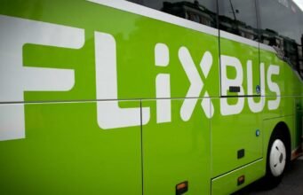 Auda. Sau khi đi vệ sinh, một cụ bà 80 tuổi bị FlixBus bỏ quên trên khu vực nghỉ ngơi trên đường cao tốc