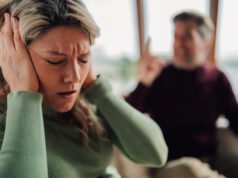 Bạo lực tình dục tại nơi làm việc: “Ở Pháp, cứ hai phụ nữ thì có một người là nạn nhân của quấy rối tình dục trong quá trình làm việc”