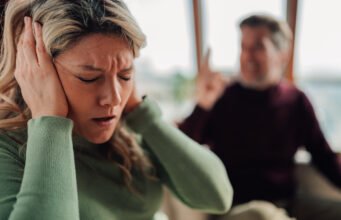 Bạo lực tình dục tại nơi làm việc: “Ở Pháp, cứ hai phụ nữ thì có một người là nạn nhân của quấy rối tình dục trong quá trình làm việc”