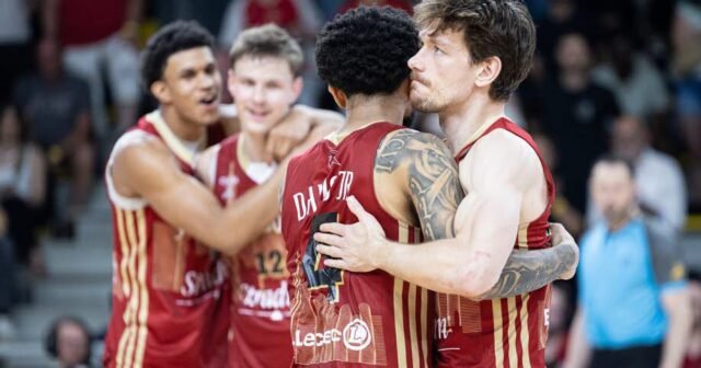 Bóng rổ. Play-off, cúp châu Âu đầu năm học... SIG