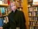 Câu nói trong ngày của Joan Didion: “Sự sẵn sàng chấp nhận trách nhiệm đối với cuộc sống của chính mình là…. »