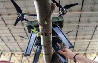 Chiến tranh ở Ukraine: Để đáp ứng nhu cầu tác chiến, quân đội Ukraine đang thử nghiệm máy bay không người lái “có chân” có khả năng phục kích