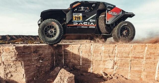 Cuộc đột kích. Ở Argentina, Sébastien Loeb chọc thủng lưới