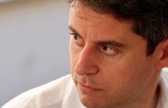 Gabriel Attal đã khôi phục các tài khoản ủng hộ Emmanuel Macron