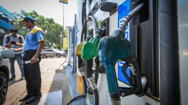 Giá CNG ở Delhi tăng trở lại: giá tăng ₹2