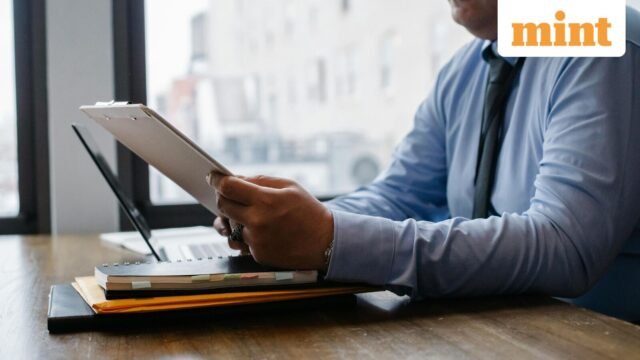 Giám đốc điều hành Adobe tìm kiếm tài liệu tham