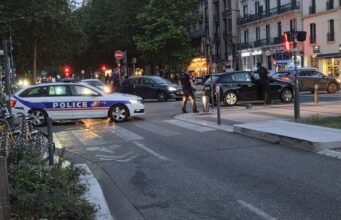 Grenoble trực tiếp. Cảnh sát chặn đường Jean-Jaurès để tránh quá đáng sau chiến thắng của PSG