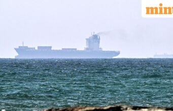 Iran, Oman đàm phán về hệ thống thanh toán tàu ở eo biển Hormuz, bất chấp cảnh báo của Mỹ