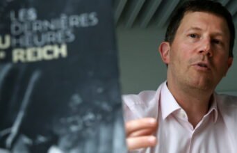 Lịch sử. Trong tác phẩm mới của mình, giám đốc Khoa học Po Strasbourg Emmanuel Droit phân tích những giờ phút cuối cùng của Đế chế thứ ba