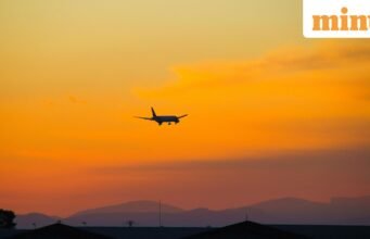Phi công Jet2 bị đau tim khi đang bay ở độ cao 30.000 feet, phi công kinh hoàng nhớ lại: ‘Đèn bắt đầu nhấp nháy…’