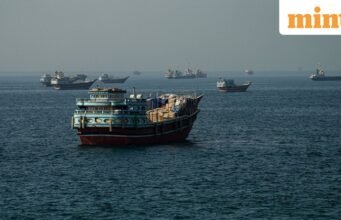 Quân đội Mỹ bắn tên lửa vào tàu chở hàng sau khi phớt lờ 20 cảnh báo để đến Iran vi phạm lệnh phong tỏa Hormuz