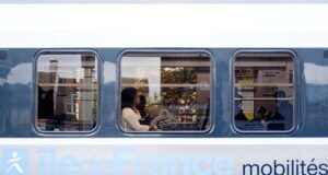RATP rút kế hoạch thay thế đại lý ga bằng mã QR trên RER B